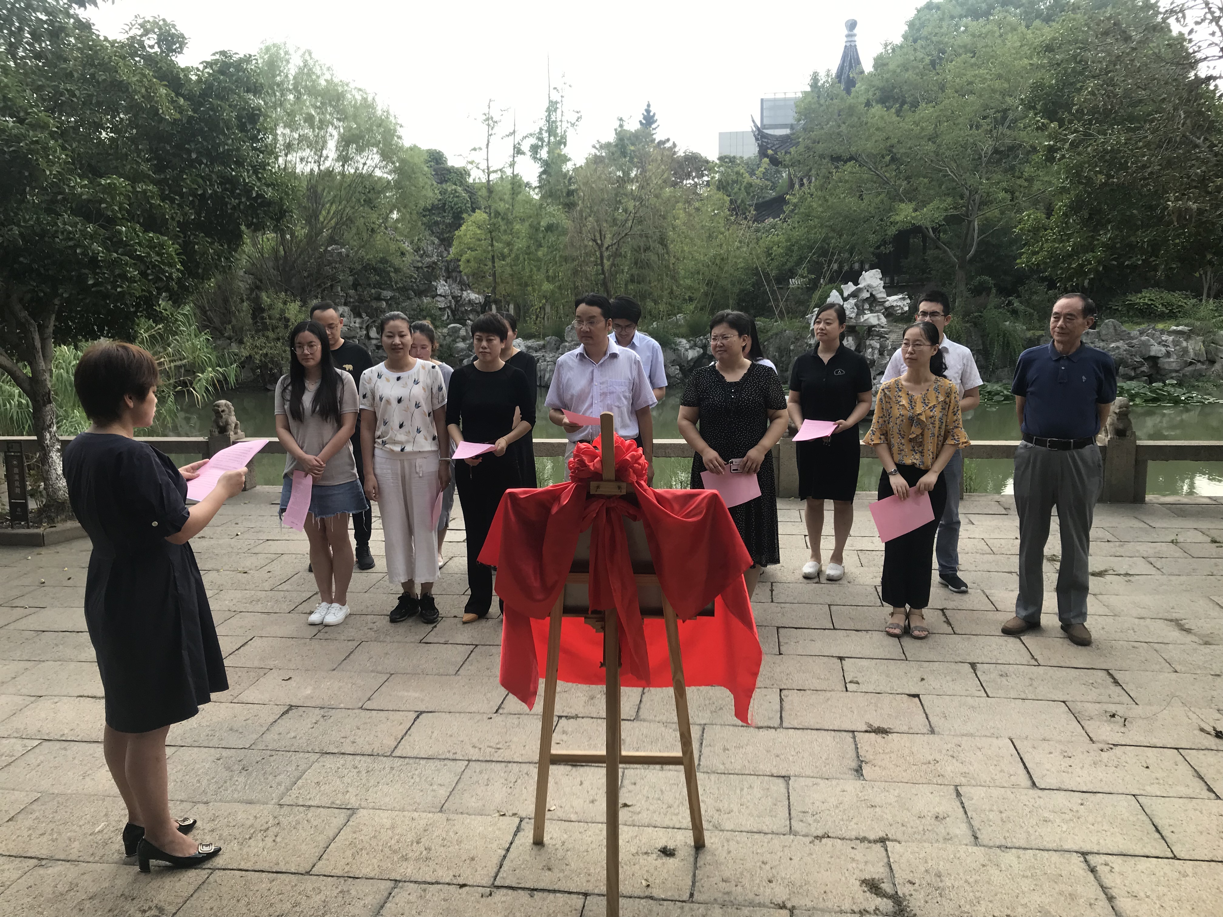 “家爱廉”前洲街道中秋话廉座谈会暨“勤廉双优 爱岗爱家”中秋主题活动在前洲锦绣园成功举办